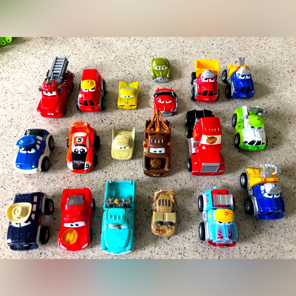 DISNEY Diecast CARS Bundle — 19 cars in bundle!